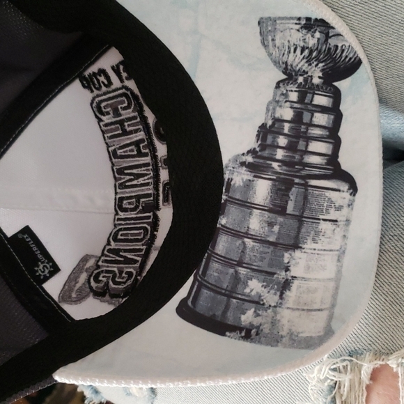 STANLEY CUP CHAMPIONS 2015 Cap - Picture 4 of 10